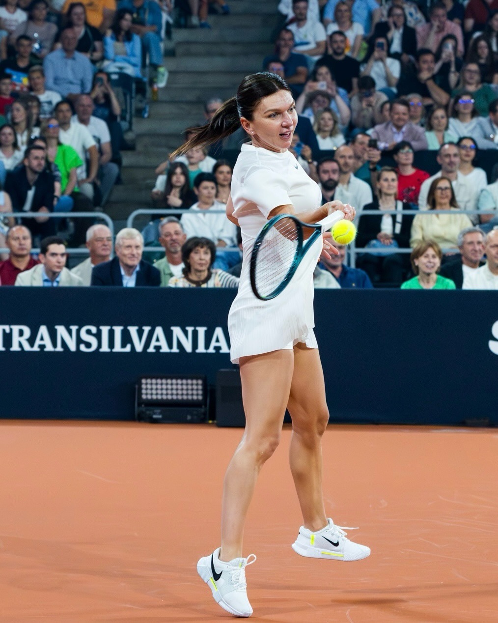 Simona Halep, emoționată după revenirea pe teren alături de campioni - sport